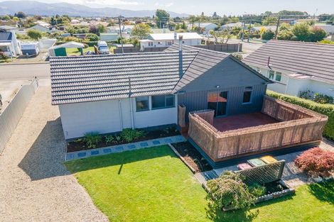 Photo of property in 1 Holmes Street, Waimate, 7924