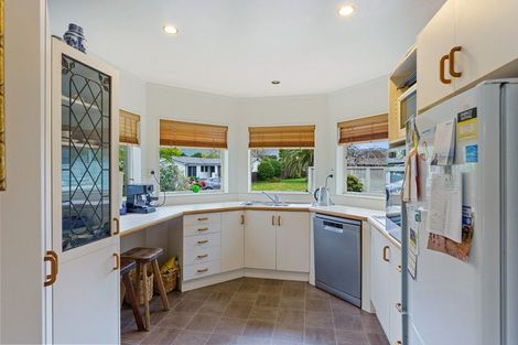 Photo of property in 31 Rosebank Grove, Waikanae, 5036