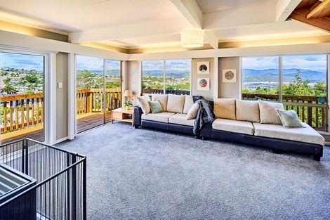 Photo of property in 33 Acacia Avenue, Maungaraki, Lower Hutt, 5010