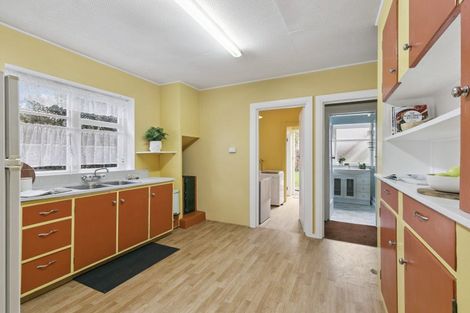 Photo of property in 230 Queens Drive, Lyall Bay, Wellington, 6022