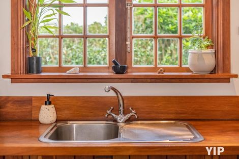 Photo of property in 20a Chapman Street, Newlands, Wellington, 6037