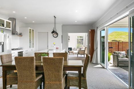Photo of property in 98 Loch Views Road, Acacia Bay, Taupo, 3385