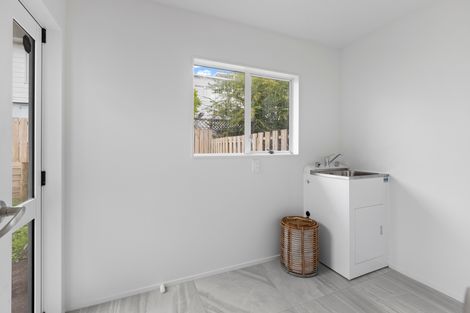 Photo of property in 1/53 Sungrove Rise, Sunnyvale, Auckland, 0612