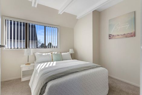 Photo of property in 1/13 Challen Close, Conifer Grove, Takanini, 2112