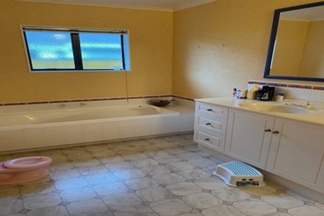 Photo of property in 50 Awanui Drive, Waikanae, 5036