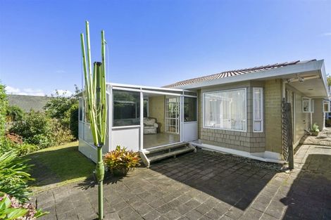 Photo of property in 3 Delisle Place, Windsor Park, Auckland, 0632