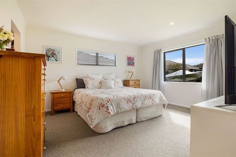Photo of property in 4 Aporo Drive, Kumeu, 0810