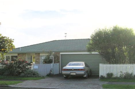 Photo of property in 3/16 Bernie Edwards Place, Botany Downs, Auckland, 2010