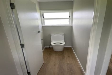 Photo of property in 32 Canal Road West, Waitakaruru, Ngatea, 3576