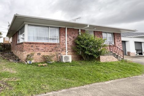 Photo of property in 1/214 Sunnynook Road, Totara Vale, Auckland, 0627