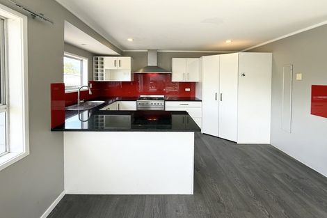 Photo of property in 9 Woodman Place, West Harbour, Auckland, 0618