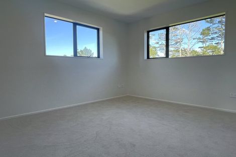 Photo of property in 84 Station Road, Kumeu, 0891