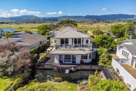 Photo of property in 47 Golf Road, Paraparaumu Beach, Paraparaumu, 5032