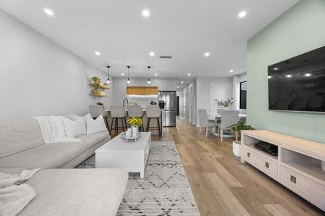 Photo of property in 150 Vintry Drive, Kumeu, 0810