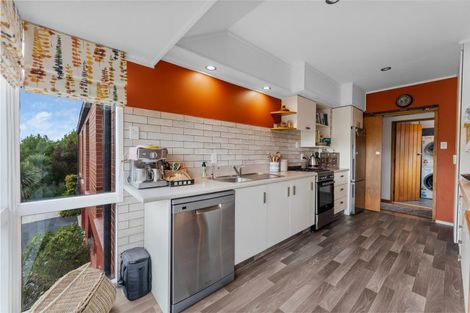 Photo of property in 16 Solway Street, Holmes Hill, Oamaru, 9401