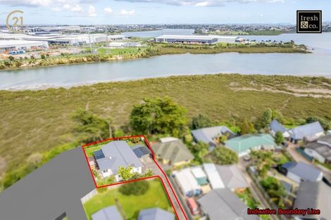 Photo of property in 107 Edgewater Drive, Pakuranga, Auckland, 2010