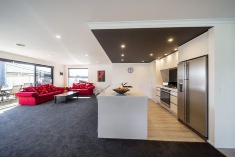 Photo of property in 4 Ongarui Close, Whalers Gate, New Plymouth, 4310
