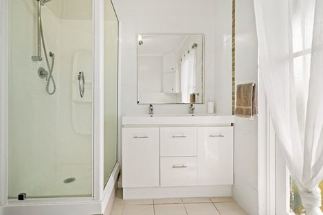 Photo of property in 797 East Coast Road, Northcross, Auckland, 0630