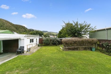 Photo of property in 14 Parenga Street, Wainuiomata, Lower Hutt, 5014