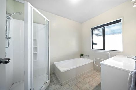 Photo of property in 24 Frye Crescent, Albert Town, Wanaka, 9305