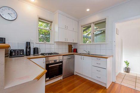 Photo of property in 4 Williams Terrace, Fitzherbert, Palmerston North, 4410