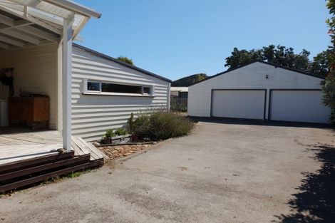 Photo of property in 2 Ohawe Terrace, Ohawe, Hawera, 4671