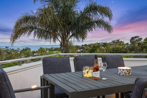 Photo of property in 11 Greenleaf Way, Northcross, Auckland, 0630