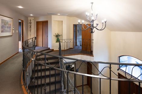 Photo of property in 33 Ruapehu Drive, Fitzherbert, Palmerston North, 4410