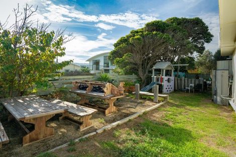 Photo of property in 1 Waimea Road, Waikanae Beach, Waikanae, 5036
