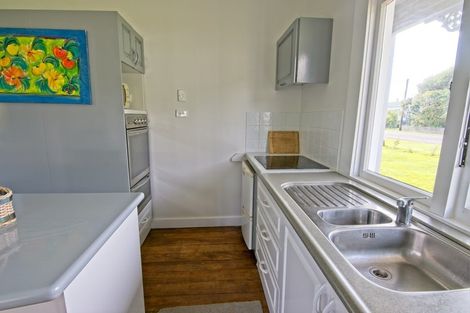 Photo of property in 10 Greenfield Street, Hector, 7822