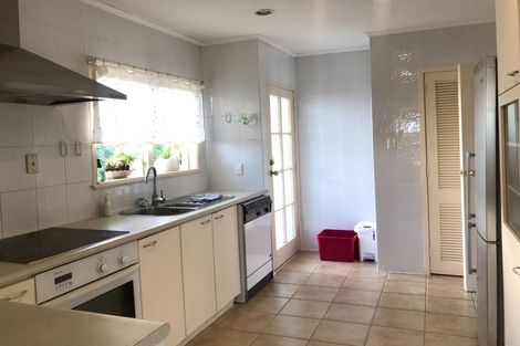 Photo of property in 9 Chelsea View Drive, Chatswood, Auckland, 0626