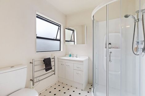 Photo of property in 2/13 Delamare Court, Sunnynook, Auckland, 0632