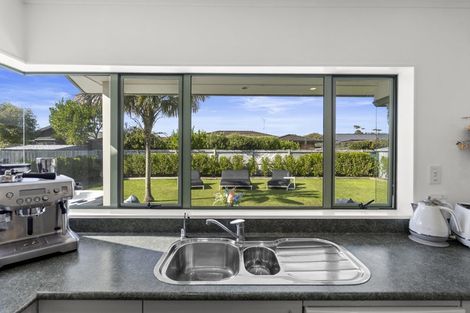 Photo of property in 22 Lakeside Drive, Orewa, 0931