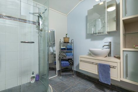 Photo of property in 114 Upper Drive, Greenhithe, Auckland, 0632