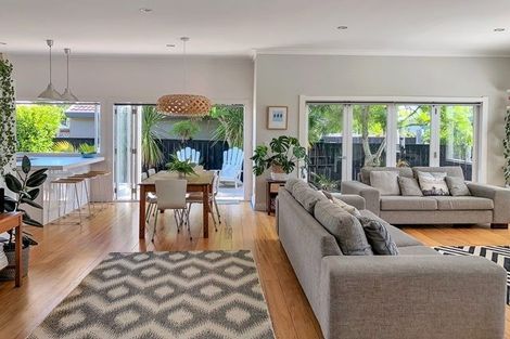 Photo of property in 1/1 Birkley Road, Bayswater, Auckland, 0622