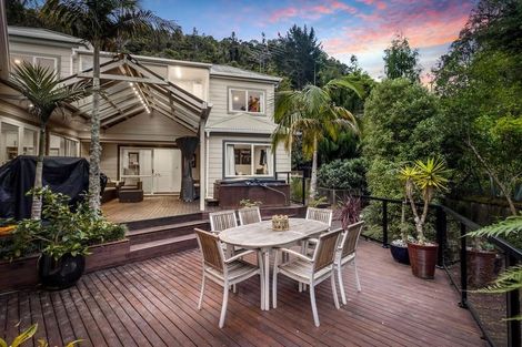 Photo of property in 10 Tui Crescent, Waiatarua, Auckland, 0604