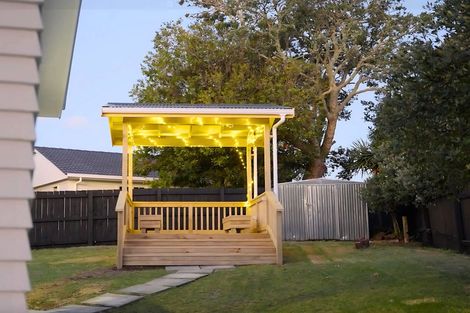 Photo of property in 11 Redwood Drive, Massey, Auckland, 0614