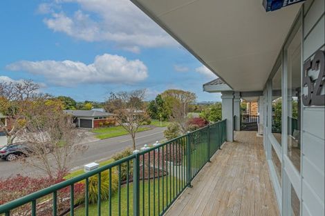 Photo of property in 52 Wikiriwhi Crescent, Awapuni, Palmerston North, 4412