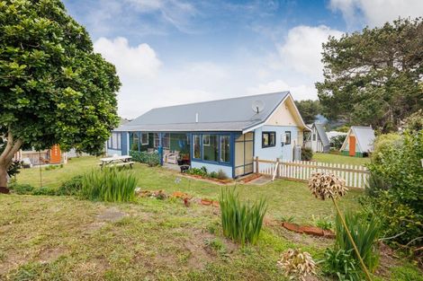 Photo of property in 63 Himatangi Street, Himatangi Beach, Foxton, 4891
