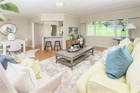 Photo of property in 6 Montgomery Crescent, Cockle Bay, Auckland, 2014