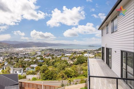 Photo of property in 8 Poto Road, Normandale, Lower Hutt, 5010