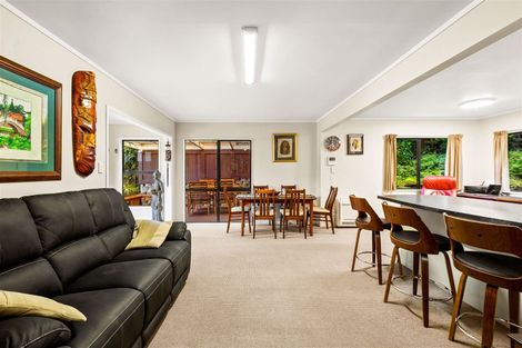 Photo of property in 560 Scenic Drive, Waiatarua, Auckland, 0612