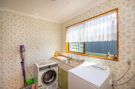 Photo of property in 1 Hartley Street, Foxton Beach, Foxton, 4815