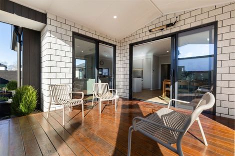 Photo of property in 32 Hugo Shaw Drive, Cambridge, 3434