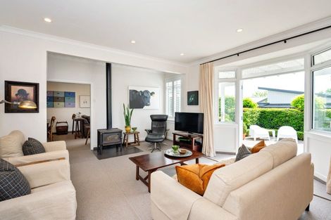 Photo of property in 2 Busby Hill, Havelock North, 4130
