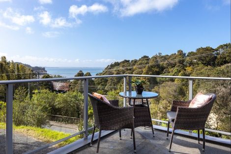 Photo of property in 41 Laingholm Drive, Laingholm, Auckland, 0604