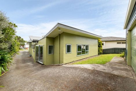 Photo of property in 78 Stewart Drive, Newlands, Wellington, 6037