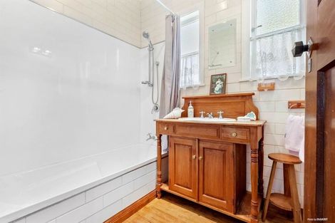 Photo of property in 103 Luckens Road, West Harbour, Auckland, 0618