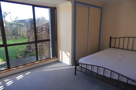 Photo of property in 2 Resolution Place, Bryndwr, Christchurch, 8053