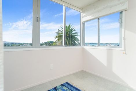 Photo of property in 8/25 Stanley Point Road, Stanley Point, Auckland, 0624